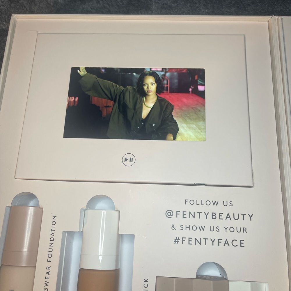 Fenty Beauty Makeup Vault ⭐️Host Pick⭐️ - Picture 6 of 8